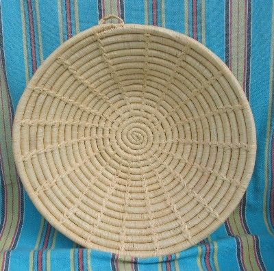 Ugandan Hand Woven Raffia Basket (Natural)